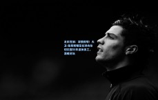 足彩竞猜：深情致敬！大卫-路易斯赠签名球衣给切尔西56年退休员工，温暖足坛